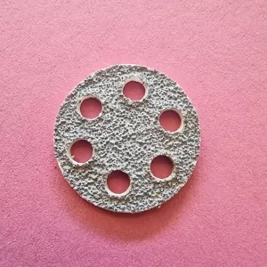 Keičiamos dildės ant minkšto pagrindo "su skylutėmis" pedikiūro diskui Ø20mm 80grit (1vnt)