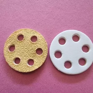 Keičiamos dildės ant minkšto pagrindo "su skylutėmis" pedikiūro diskui Ø25mm 120grit (1vnt)