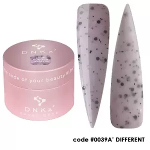 0039a DNKa dengiamasis makiažo pagrindas 30 ml (dūminės rožinės spalvos su purslais)