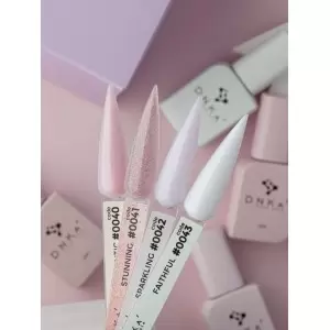 0040 DNKa Cover Base 30 ml (кремовый розовый с серебряным шиммером)