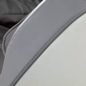 Массажное кресло Sakura Maximus 809 3D белого и серого цвета