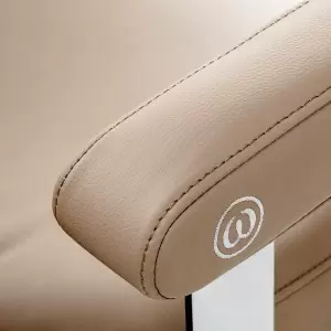 Парикмахерское кресло Omega Astra Plus бежевого цвета